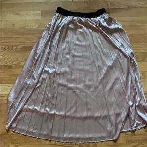 Metallic pleated midi skirt
